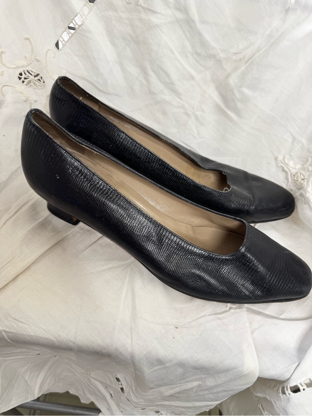 🖤 Salvatore Ferragamo Black Lizard-Embossed Leather Low Heels Vintage